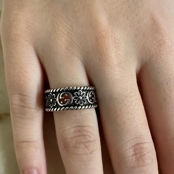 Gucci Black Silver Floral Motif Ring - Picture 3 of 7